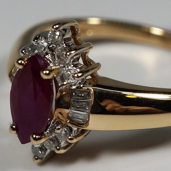Jewelry - 14KY Gold Ruby & Diamond ring